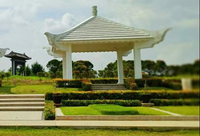 Tipe Makam Paviliun di San Diego Hills